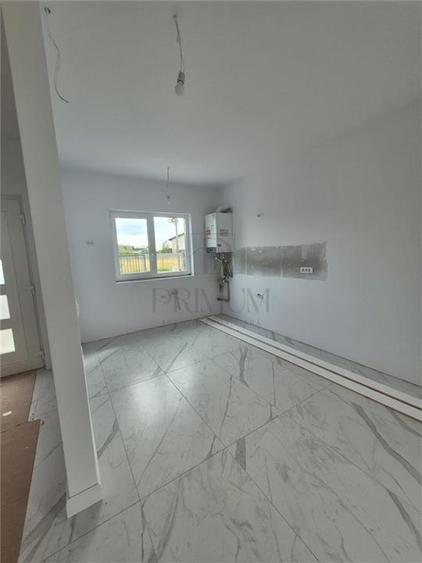 Duplex cu 4 camere cu Canalizare în Moșnița Nouă