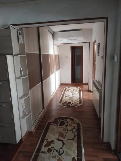 Apartament cu 3 camere decomandat în Abator