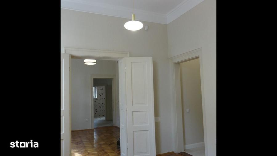 Casă cu 3 camere cu Teren 300 Mp în Central