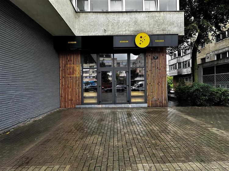 Spatiu comercial vitrat, 52mp, sos. Pacurari, zona postei - 5