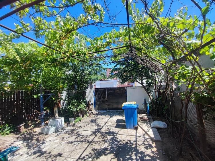 Casă cu 4 camere cu Teren 250 Mp în Central