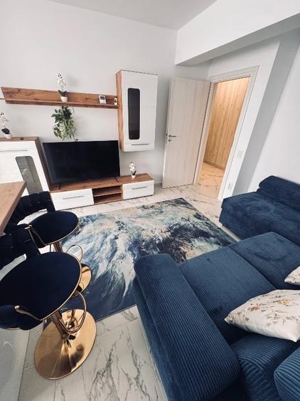 Apartament cu 2 camere semidecomandat, mobilat în Central