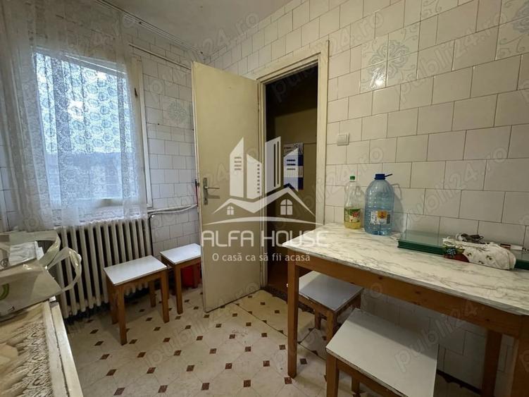 Apartament cu 3 camere semidecomandat în Govândari