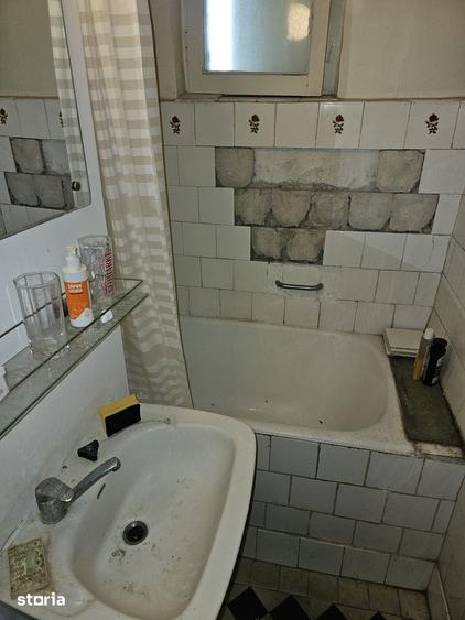 Garsonieră decomandată în Tei