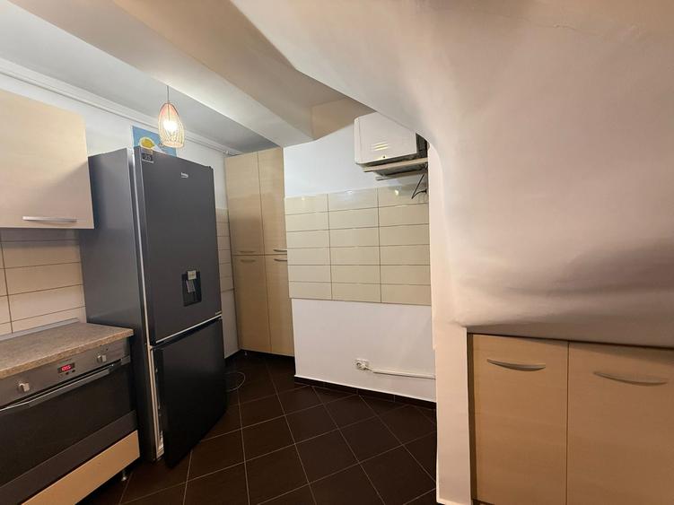 Penthouse cu 4 camere decomandat în Berceni