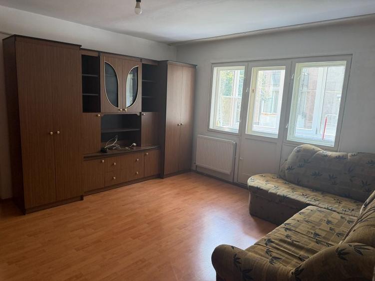 Apartament cu 2 camere semidecomandat în Cantemir