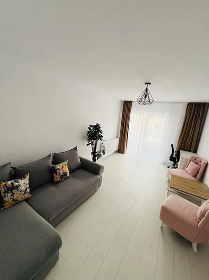 Apartament cu 2 camere semidecomandat, mobilat în Florești