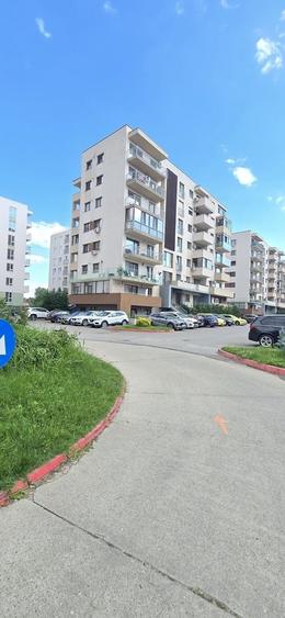 Apartament cu 3 camere decomandat, mobilat în Est