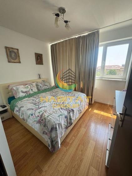 Apartament cu 3 camere semidecomandat, mobilat în P-ța Victoriei