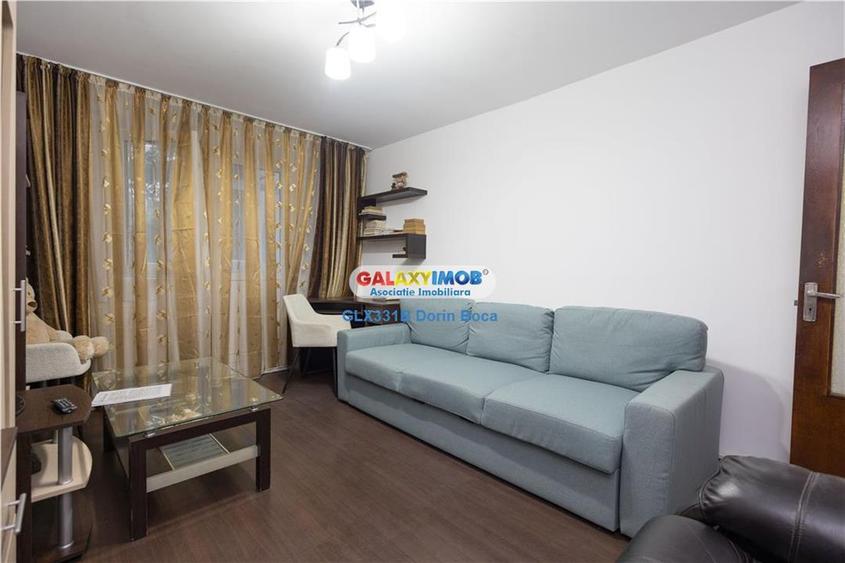 Apartament cu 3 camere semidecomandat în Tei