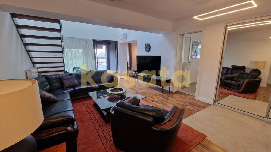 Apartament cu 4 camere semidecomandat în Sisești