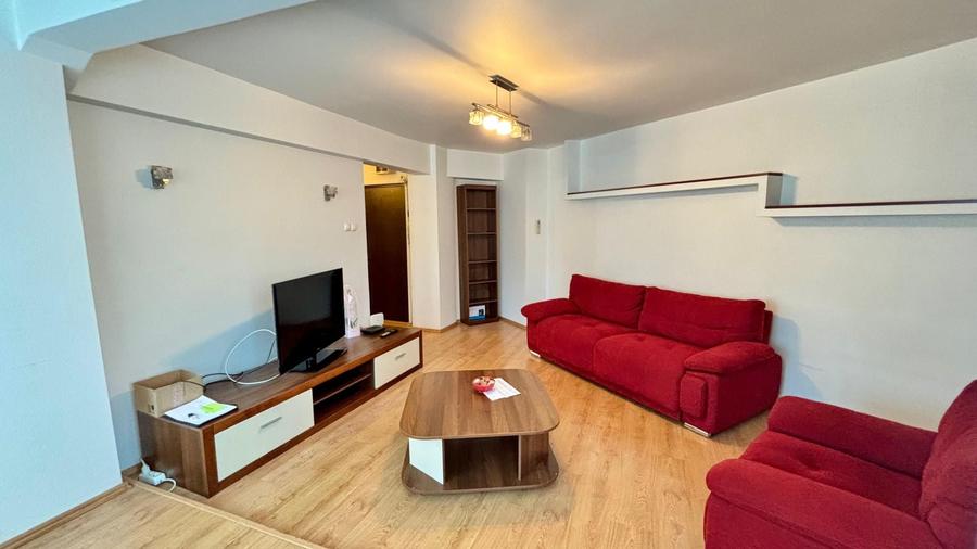Apartament cu 3 camere decomandat, mobilat în Ultracentral