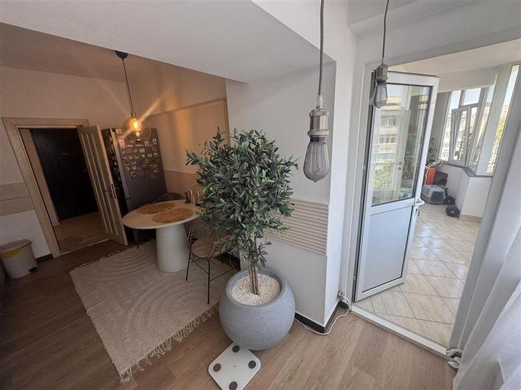 Apartament cu 3 camere decomandat în Brăilei