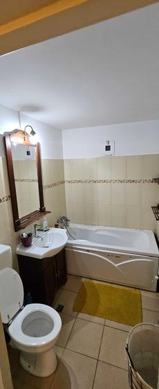Apartament cu 3 camere decomandat în Drumul Taberei