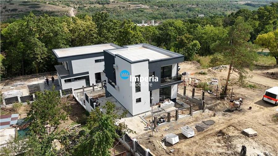 Casă cu 5 camere cu Canalizare în Copou