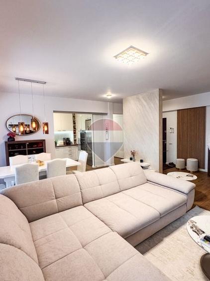 Apartament cu 4 camere decomandat în Periferie