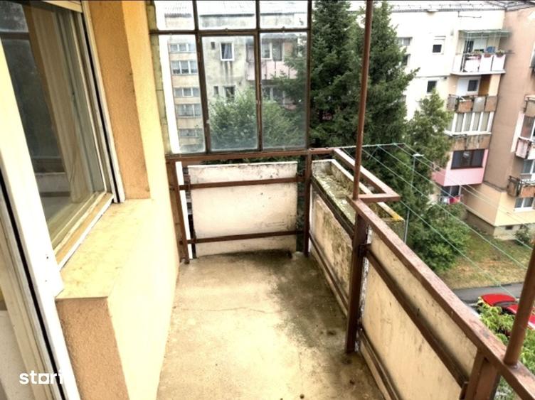 Apartament cu 3 camere decomandat în Micro 17