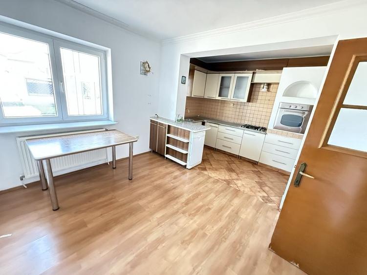 Casă cu 4 camere cu Teren 1128 Mp în Central
