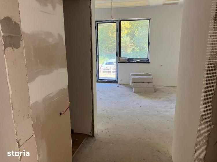 Casă cu 10 camere cu Teren 900 Mp în Cârțișoara