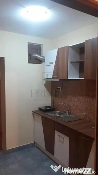 Garsonieră decomandată în Lipovei