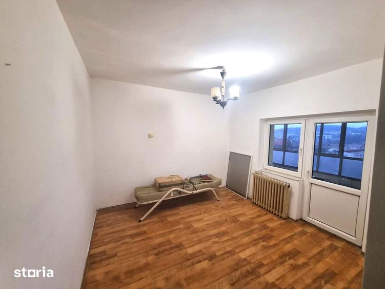 Apartament cu 3 camere decomandat, mobilat în Central