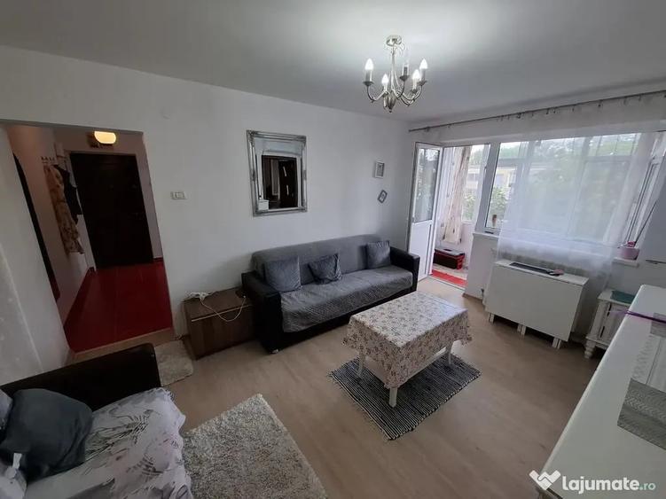 Apartament cu 3 camere semidecomandat în Brătianu