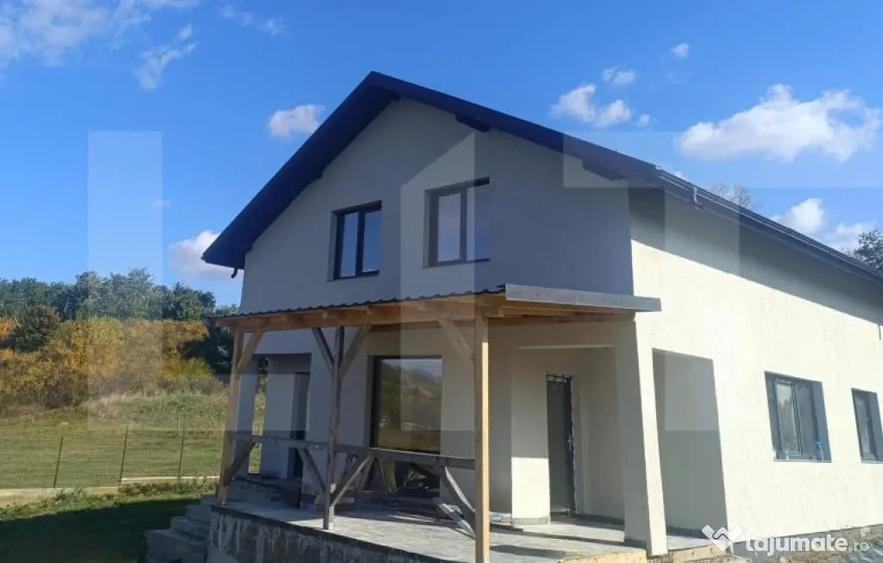 Casă cu 5 camere cu Teren 1050 Mp în Cătămărești
