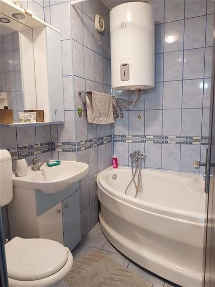 Apartament 3 camere in zona centrala Moldova Noua - 10