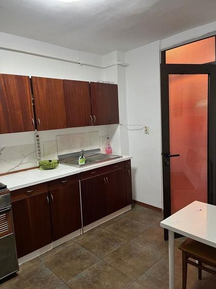 Apartament cu 3 camere decomandat în Aradului