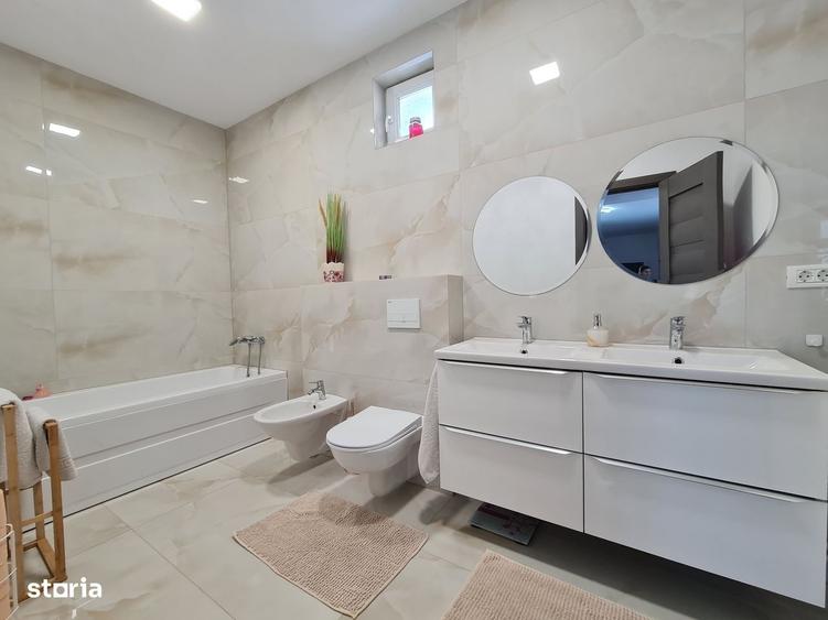 Casă cu 4 camere decomandat în Central