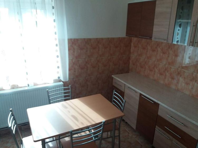 Apartament cu 2 camere semidecomandat în Cetate