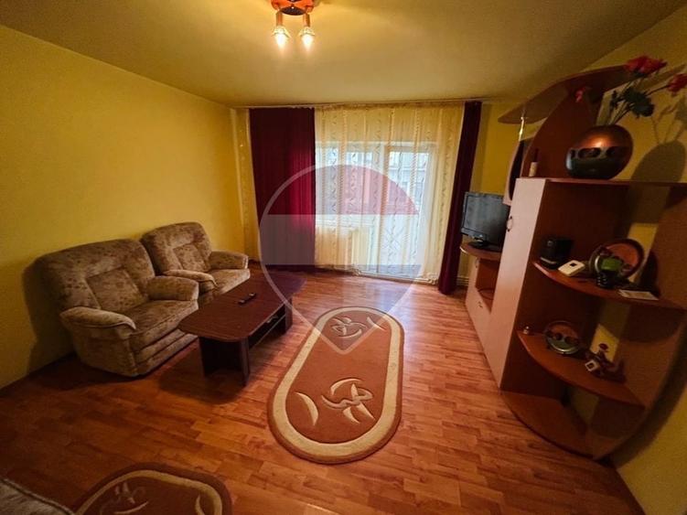 Apartament cu 2 camere semidecomandat, mobilat în Central