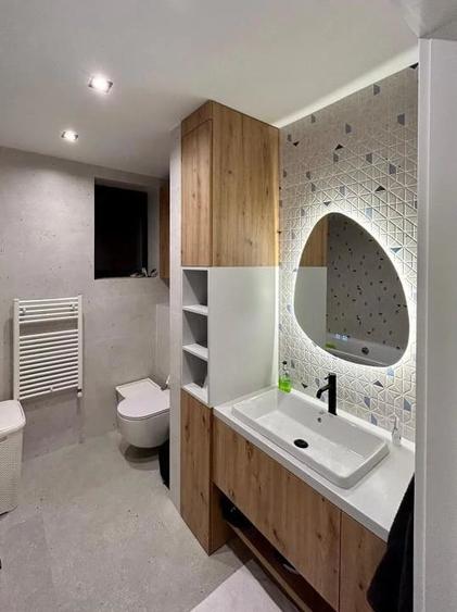 Casă cu 5 camere cu Teren 400 Mp în Est