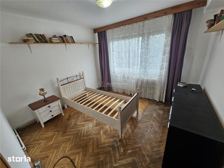 Apartament cu 3 camere semidecomandat, mobilat în Central