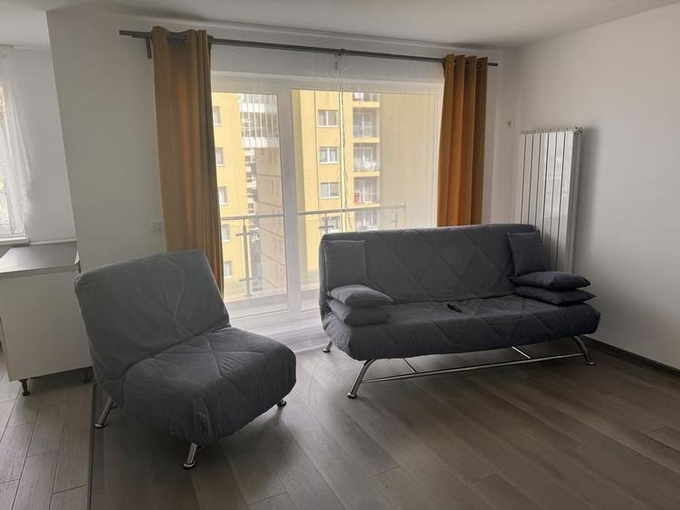 Apartament cu 2 camere semidecomandat în Tractorul