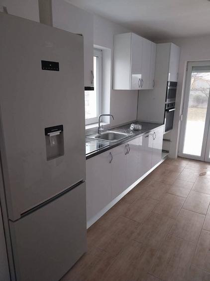 Casă individuală cu 5 camere decomandat cu Canalizare în Dumbrăvița