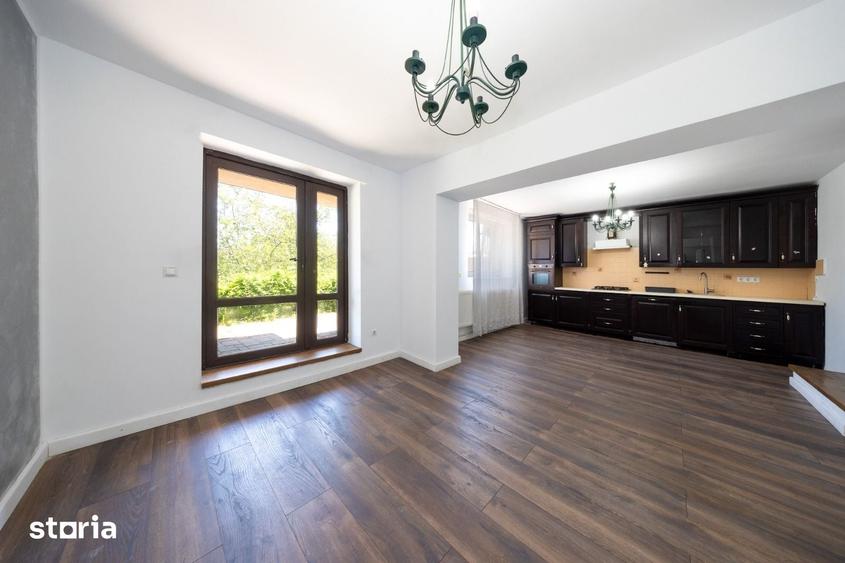 Casă cu 7 camere cu Teren 750 Mp în Tractorul