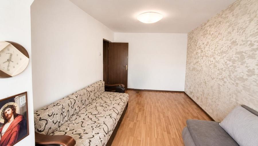 Apartament cu 4 camere decomandat în Central