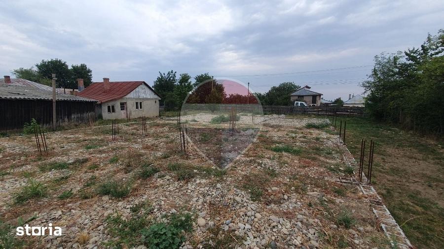 Casă cu 5 camere cu Teren 2790 Mp în Dumbrăveni