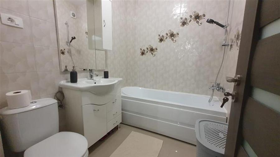 Apartament cu 3 camere decomandat, mobilat în Burdujeni
