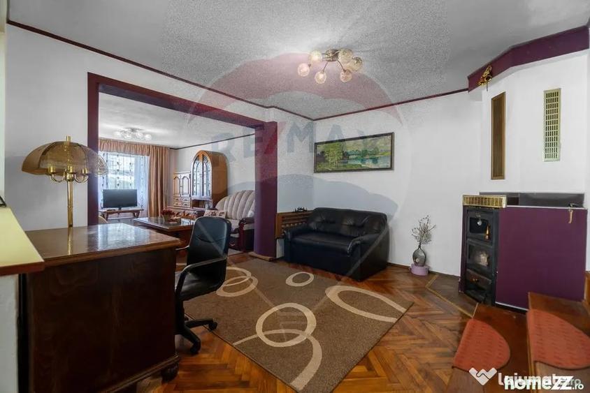 Casă cu 5 camere cu Teren 904 Mp în Central