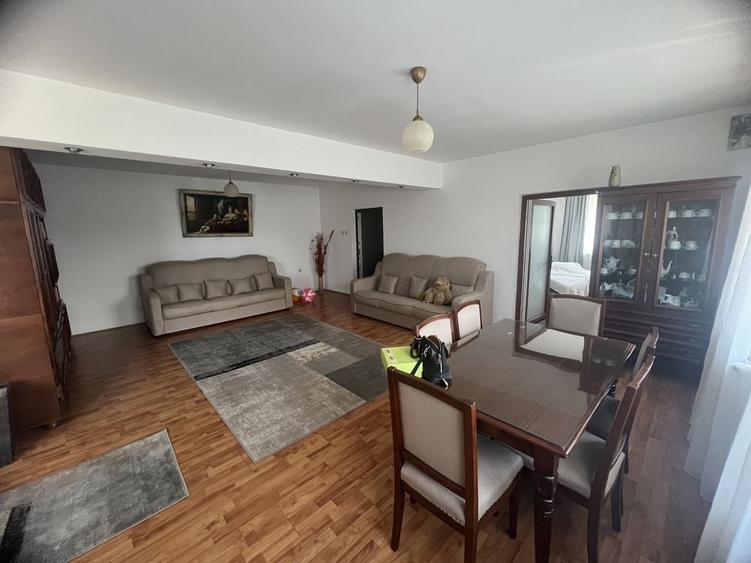 Casă cu 4 camere în Central