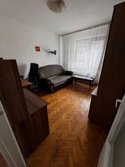 Apartament cu 3 camere decomandat în Complex Studențesc