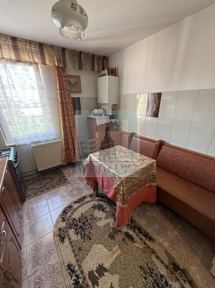 Apartament cu 3 camere decomandat, mobilat în Dârste