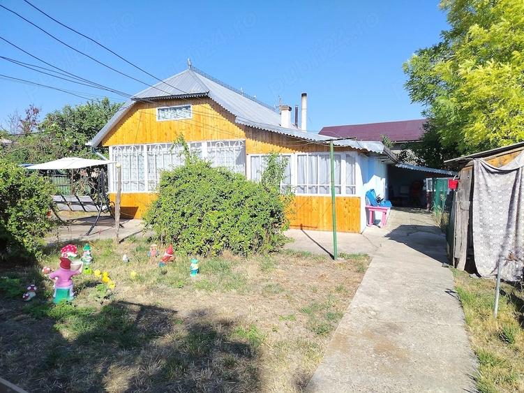 Casă cu Teren 1679 Mp în Hănești