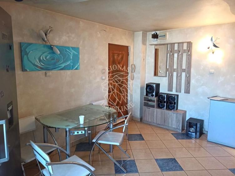 Apartament cu 4 camere semidecomandat, mobilat în Independenței