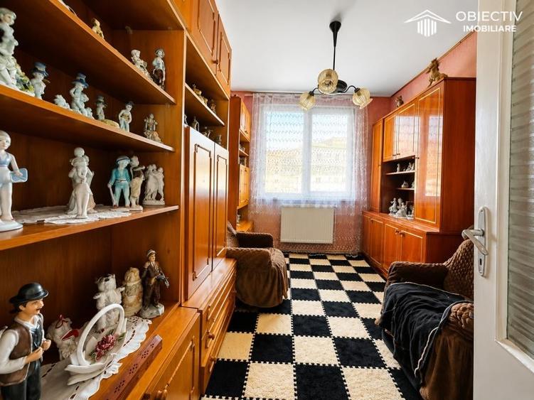 Apartament cu 3 camere semidecomandat în Central