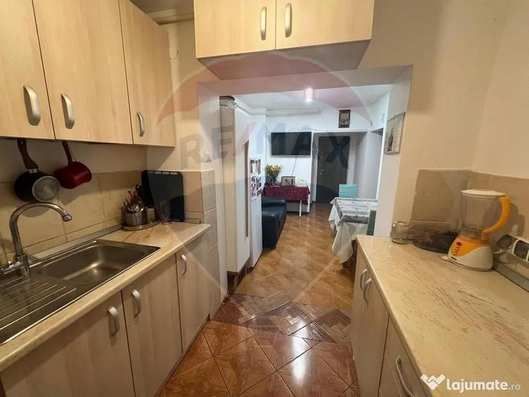 Apartament cu 3 camere decomandat în Central