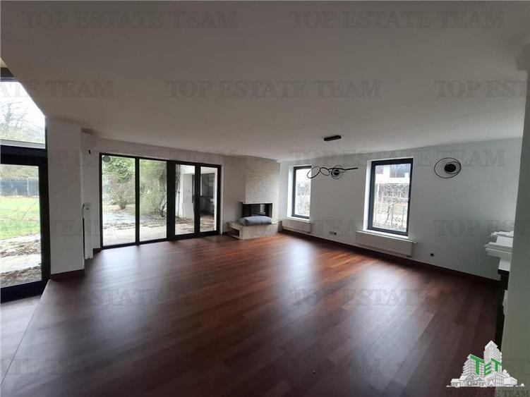 Casă individuală cu 7 camere cu Teren 1000 Mp în Corbeanca