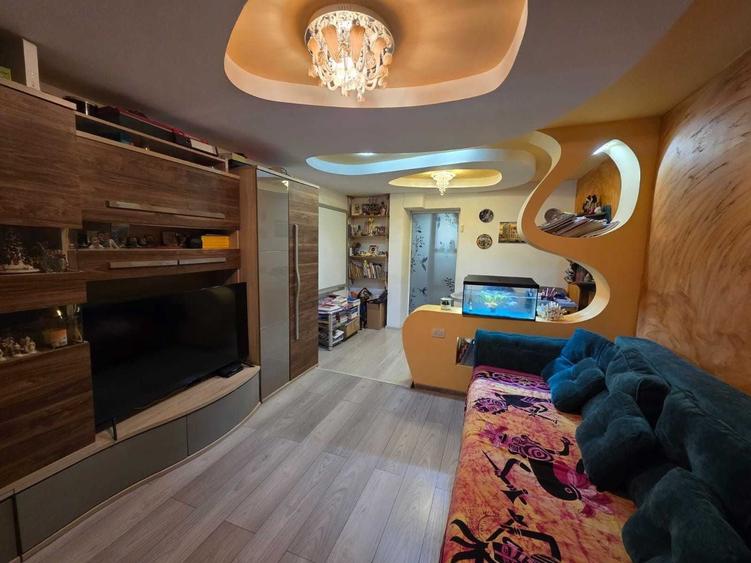 Apartament cu 3 camere decomandat în Central